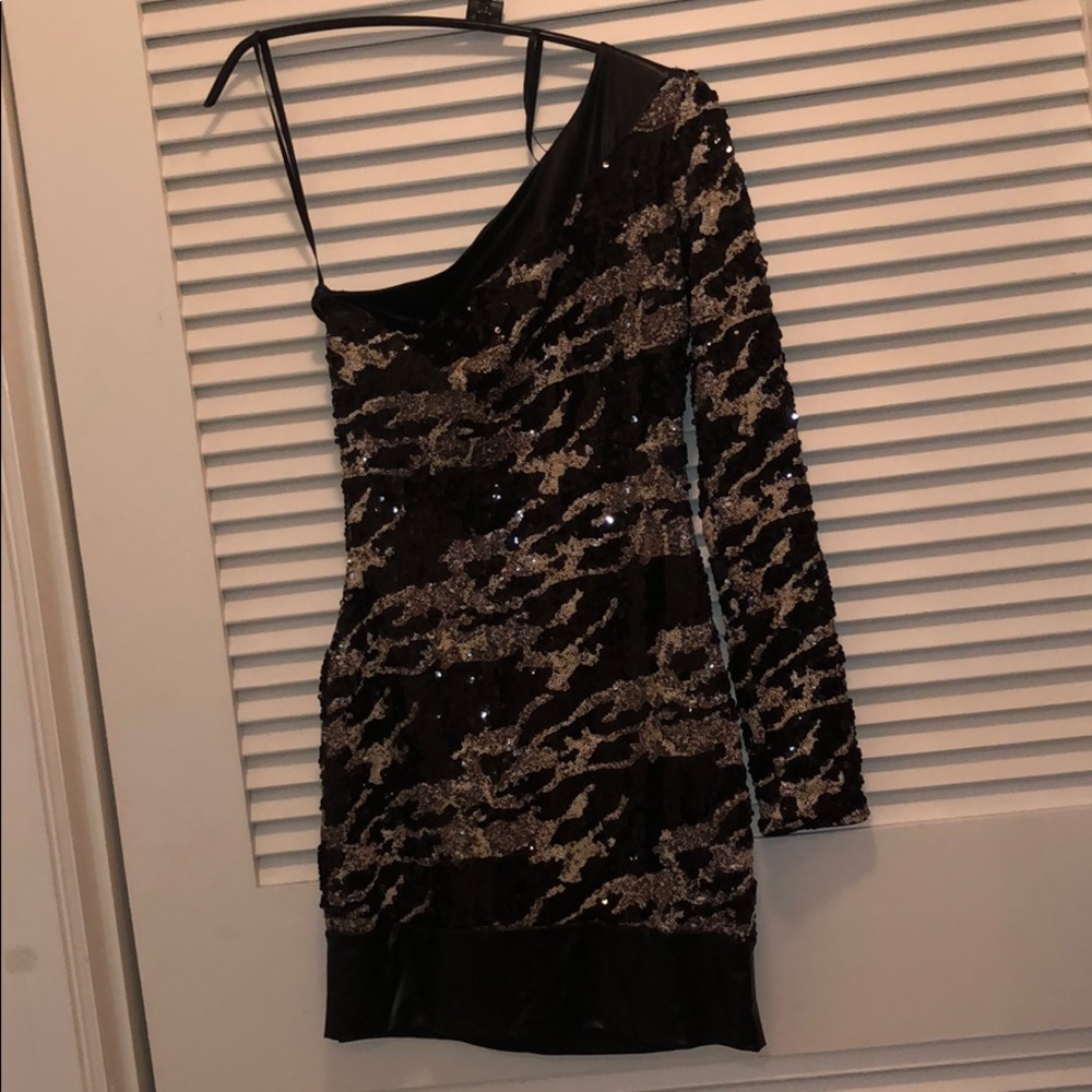 Black/Gold Bebe Sequin One Shoulder Dress - Xsmall